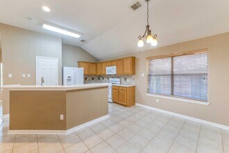 5601 Lomita Verde Cir in Austin, TX - Building Photo - Building Photo