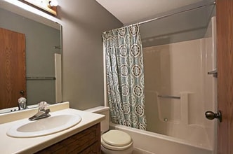 215 Arch St in Hudson, WI - Building Photo - Building Photo