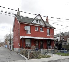 665-667 Manning Ave in Toronto, ON - Building Photo