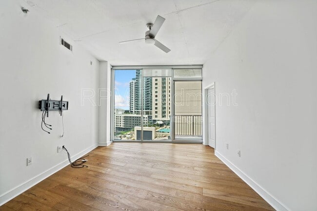 property at 44 Peachtree Pl NW