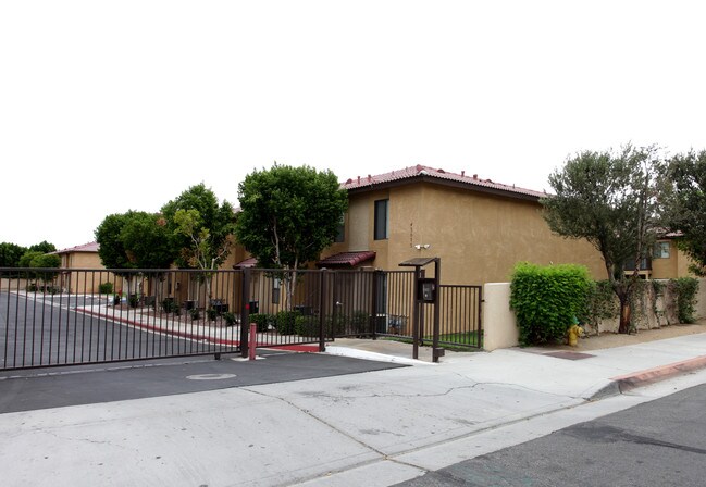 Villa Del Sol Apartments in Palm Desert, CA - Building Photo - Building Photo