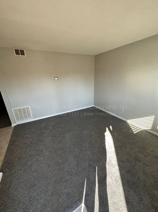 1002 Salisbury St in Kernersville, NC - Building Photo - Building Photo