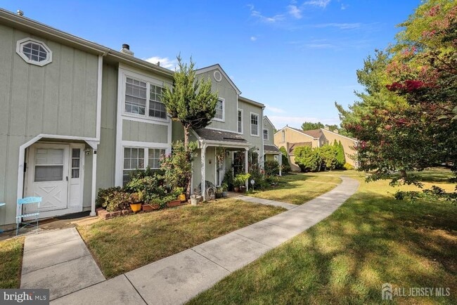 property at 5 Pond View Dr