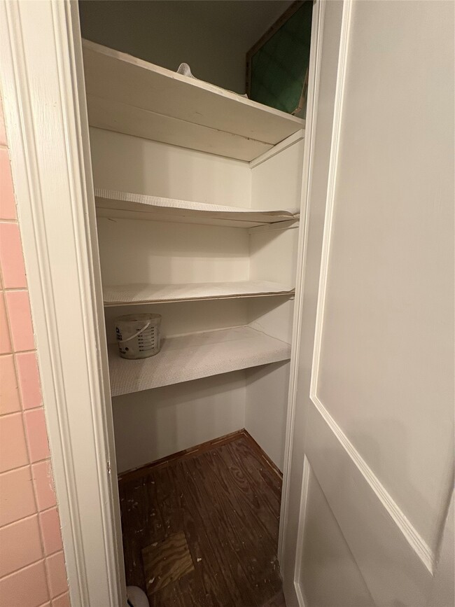 property at 2011 33rd St