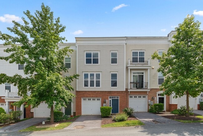 property at 11646 Leesborough Cir