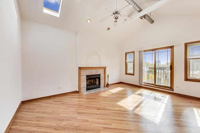 1446 W Chicago Ave, Unit 4E in Chicago, IL - Foto de edificio - Building Photo