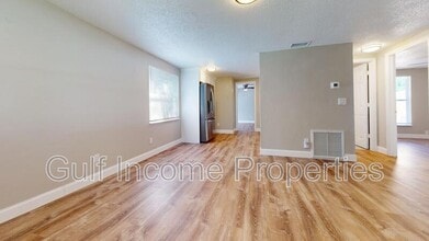 2515 30th Ave Dr E in Bradenton, FL - Building Photo - Building Photo