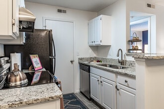 Hilliard Station Apartments in Hilliard, OH - Foto de edificio - Interior Photo