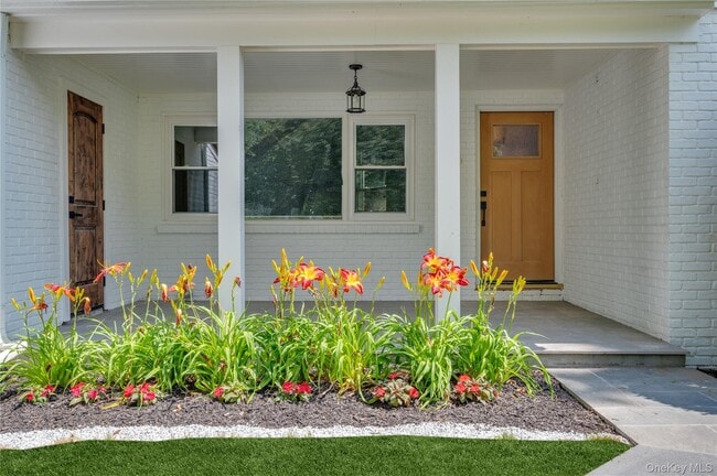19 Bonnie Way in Larchmont, NY - Building Photo - Building Photo
