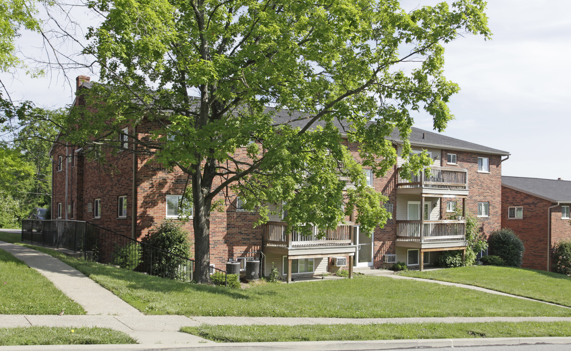 Ashwood Apartments & Townhomes in Erlanger, KY - Building Photo