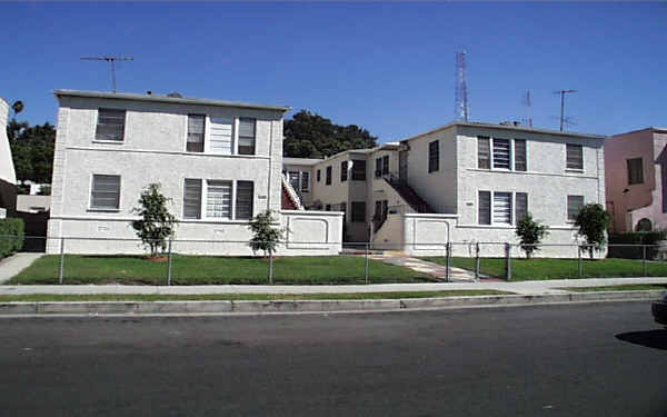 1304 N Miller Ave in Los Angeles, CA - Foto de edificio