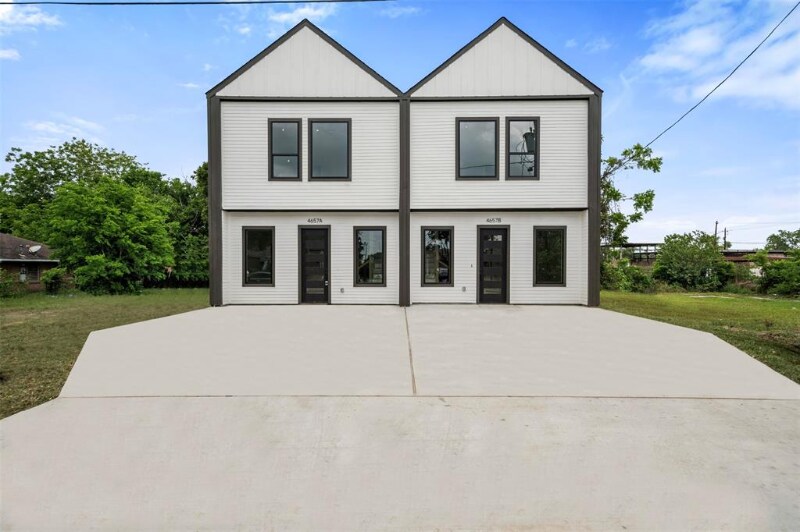 4657 Phlox St in Houston, TX - Building Photo
