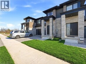 763 Bradford Ave in Fort Erie, ON - Foto de edificio - Building Photo