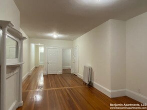 87 Brighton Ave, Unit 03 in Boston, MA - Foto de edificio - Building Photo