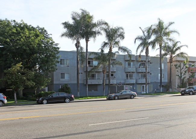 14615 Burbank Blvd in Van Nuys, CA - Building Photo - Building Photo