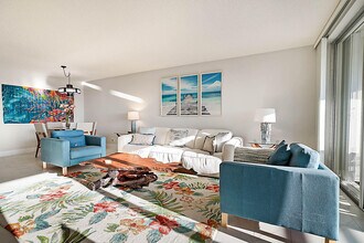 575 Oaks Ln in Pompano Beach, FL - Foto de edificio - Building Photo