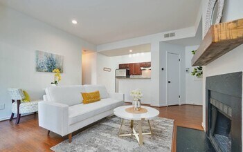 3922 Penderview Dr, Unit 305 in Fairfax, VA - Building Photo - Building Photo