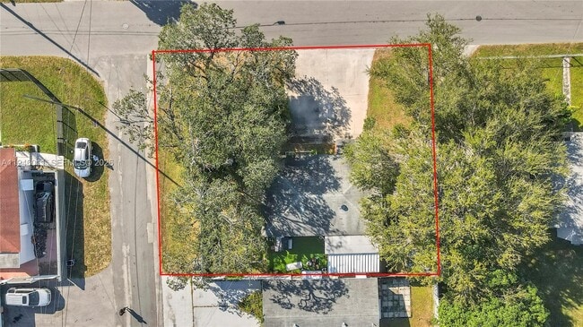 property at 709 SW 7th Ave