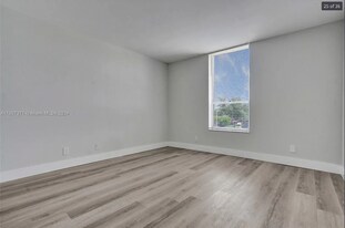 7175 Orange Dr in Davie, FL - Building Photo
