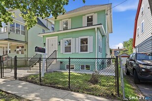 52 4th St in Hamden, CT - Building Photo