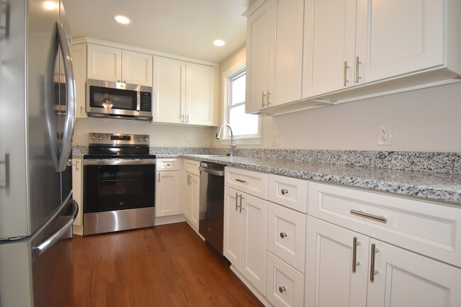 1559 Orchardview Dr in Pittsburgh, PA - Building Photo - Building Photo