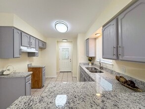 304 Anthony Ln in Laredo, TX - Building Photo - Building Photo