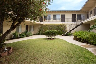 Crestwood Apartments in Torrance, CA - Building Photo