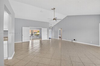 6043 Sunberry Cir in Boynton Beach, FL - Building Photo - Building Photo