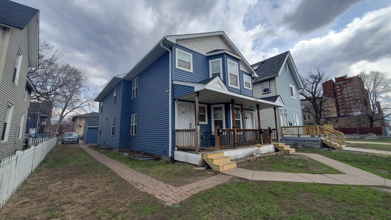 2227 5th Ave S, Unit 301 in Minneapolis, MN - Building Photo