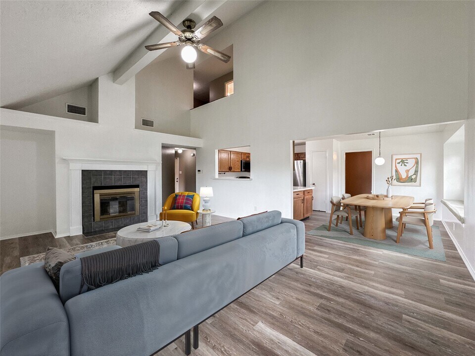2903 Auburn Dr in Pearland, TX - Building Photo