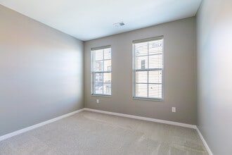 The Residences at MQ in Montgomery, OH - Foto de edificio - Building Photo
