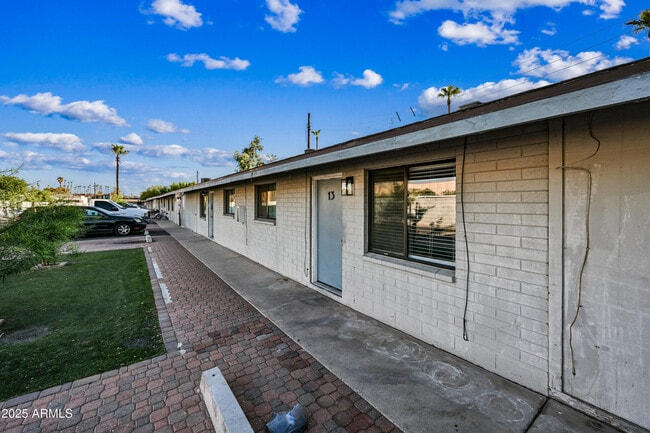 property at 1744 W Glendale Ave