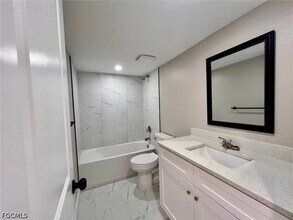 4102 SE 19th Pl in Cape Coral, FL - Foto de edificio - Building Photo