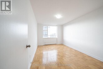 165 Cosburn Ave. in Toronto, ON - Building Photo - Building Photo