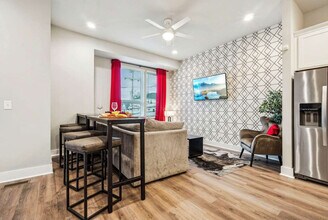 2135 24th Ave N, Unit SI ID1387453P in Nashville, TN - Foto de edificio - Building Photo