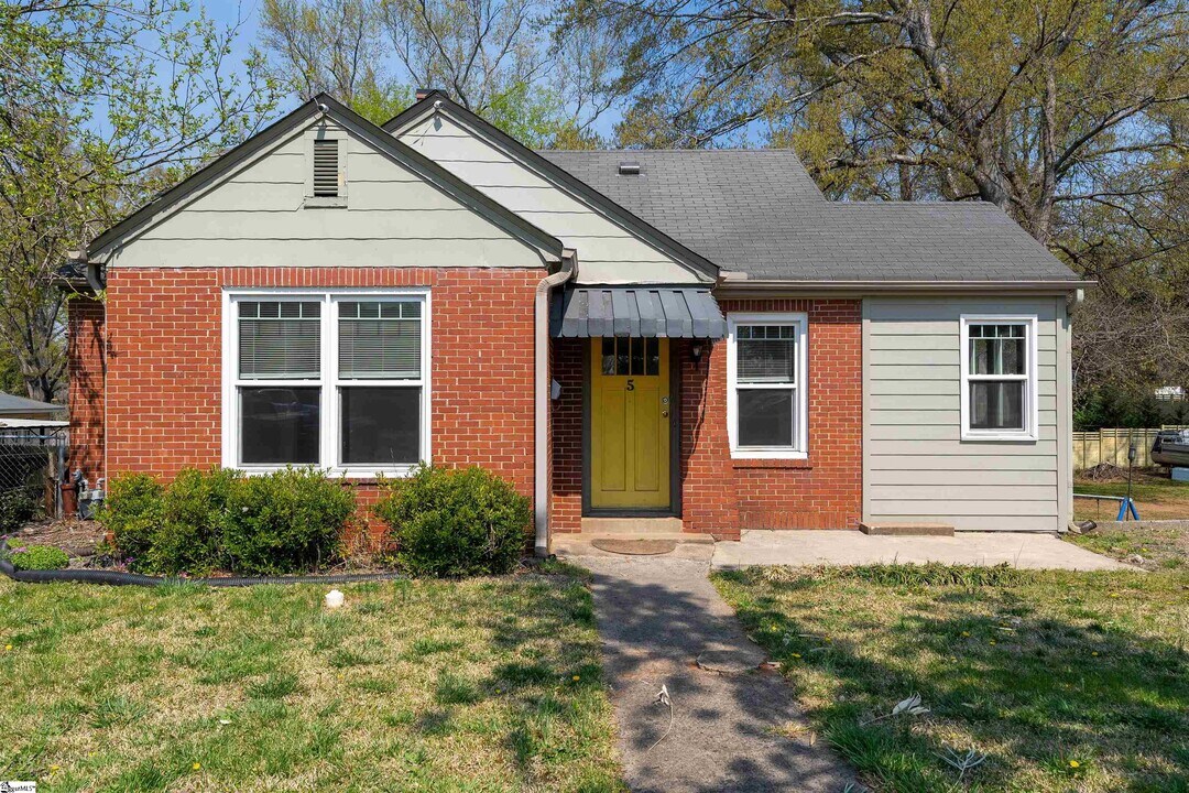 5 E Blue Ridge Dr in Greenville, SC - Building Photo