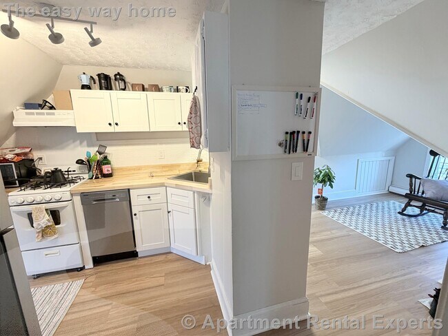 72 College Ave, Unit #3 in Somerville, MA - Foto de edificio - Building Photo