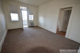 1632 Commonwealth Ave, Unit 2 in Boston, MA - Building Photo