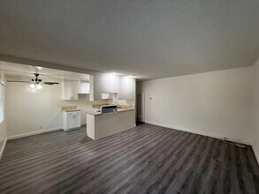 New Orleans II in Hawthorne, CA - Building Photo - Interior Photo