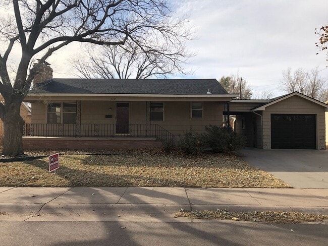 property at 2201 Van Buren St