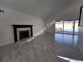26803 Lugar De Oro Dr in Santa Clarita, CA - Building Photo - Building Photo