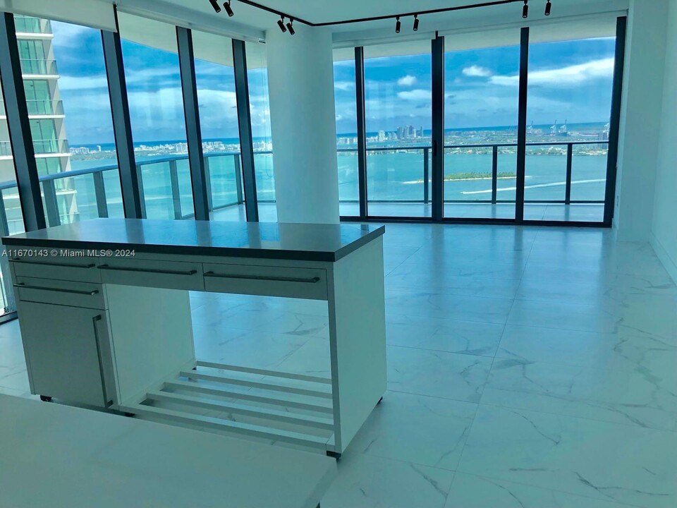 650 NE 32nd St, Unit 3107 in Miami, FL - Foto de edificio