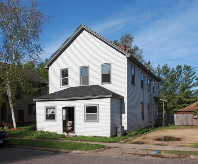 1040 7th Ave in Baldwin, WI - Foto de edificio - Building Photo