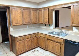 14100 Valley Forge Ln in Edmond, OK - Building Photo - Building Photo