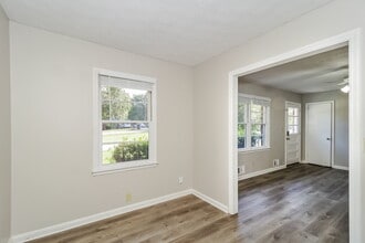 2082 Warren Dr SW in Austell, GA - Foto de edificio - Building Photo