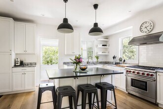 11 Montauk Ave in Sag Harbor, NY - Building Photo - Building Photo