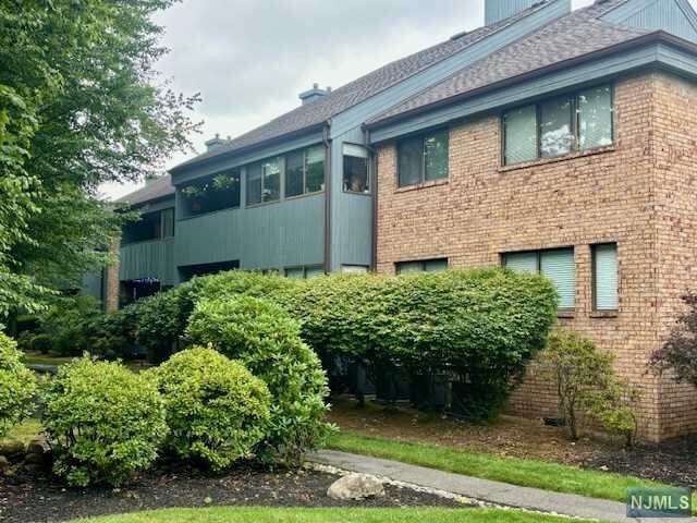 3221 Hilltop Rd in Mahwah, NJ - Building Photo - Building Photo