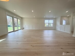 15 Lindsey Cir in Old Bridge, NJ - Building Photo - Building Photo