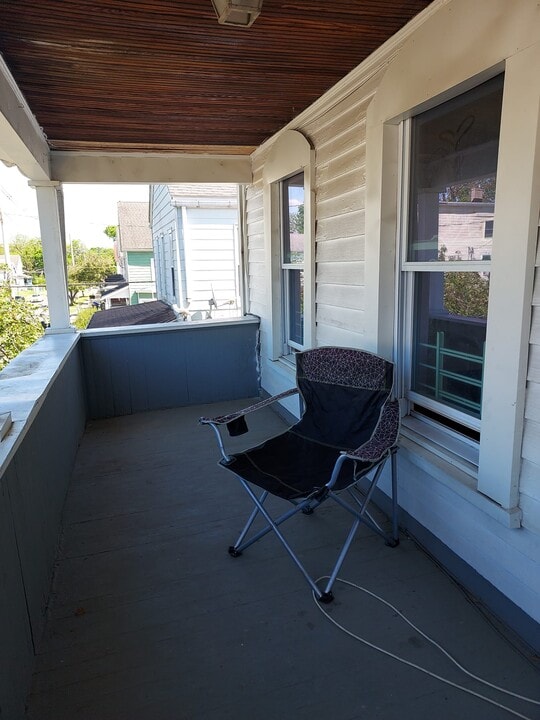 27 Harrison St, Unit #2 in Poughkeepsie, NY - Building Photo