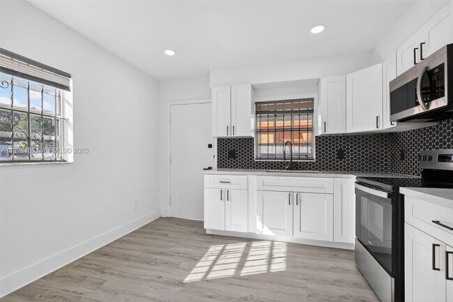 708 SW 10th St in Dania Beach, FL - Building Photo - Building Photo